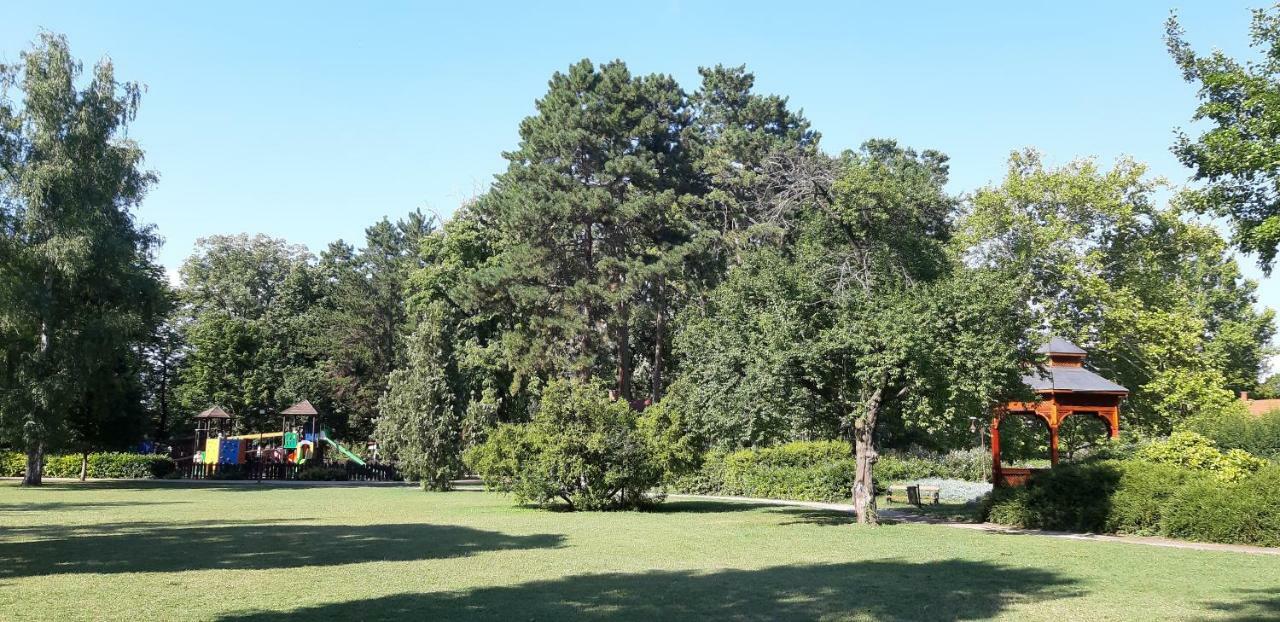 שיופוק Riviera Wellness Apartman מראה חיצוני תמונה